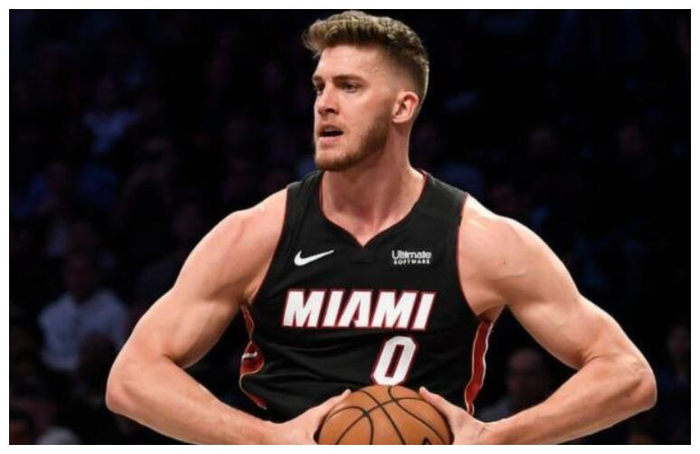 爱游戏-关于里程碑夜克里夫兰骑士官宣签约；全明星赛冲刺阶段刷纪录；气氛紧张；球队文化再被提及的信息