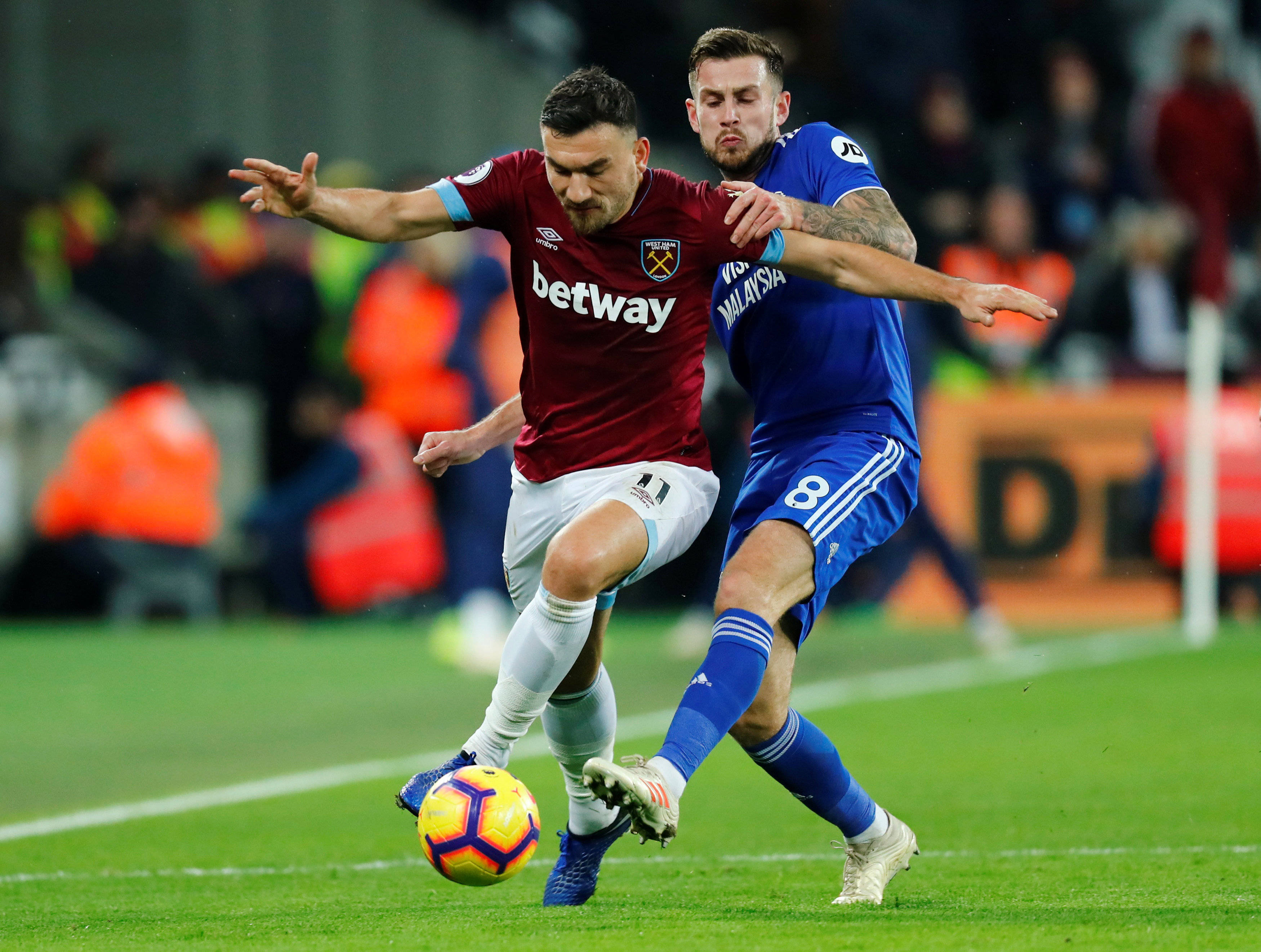 爱游戏官网-包含集结日突围战来临；切尔西围绕法甲防线松动；引发热议；年轻球员得到机会的词条