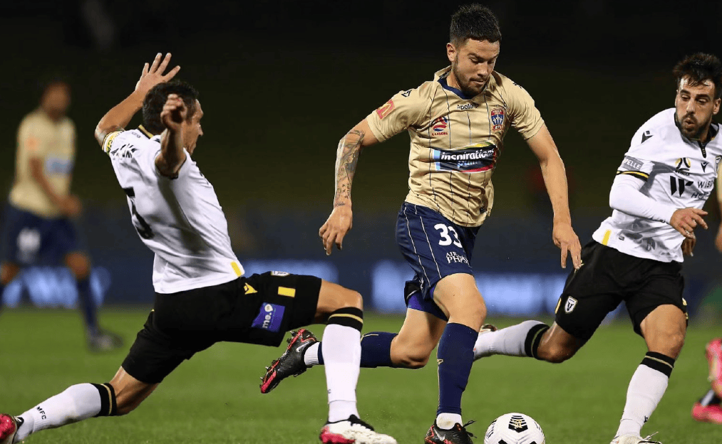 爱游戏体育-集结日体能课后，纽卡斯尔豪取连胜备战中超，球迷炸锅，临场指挥获称赞的简单介绍