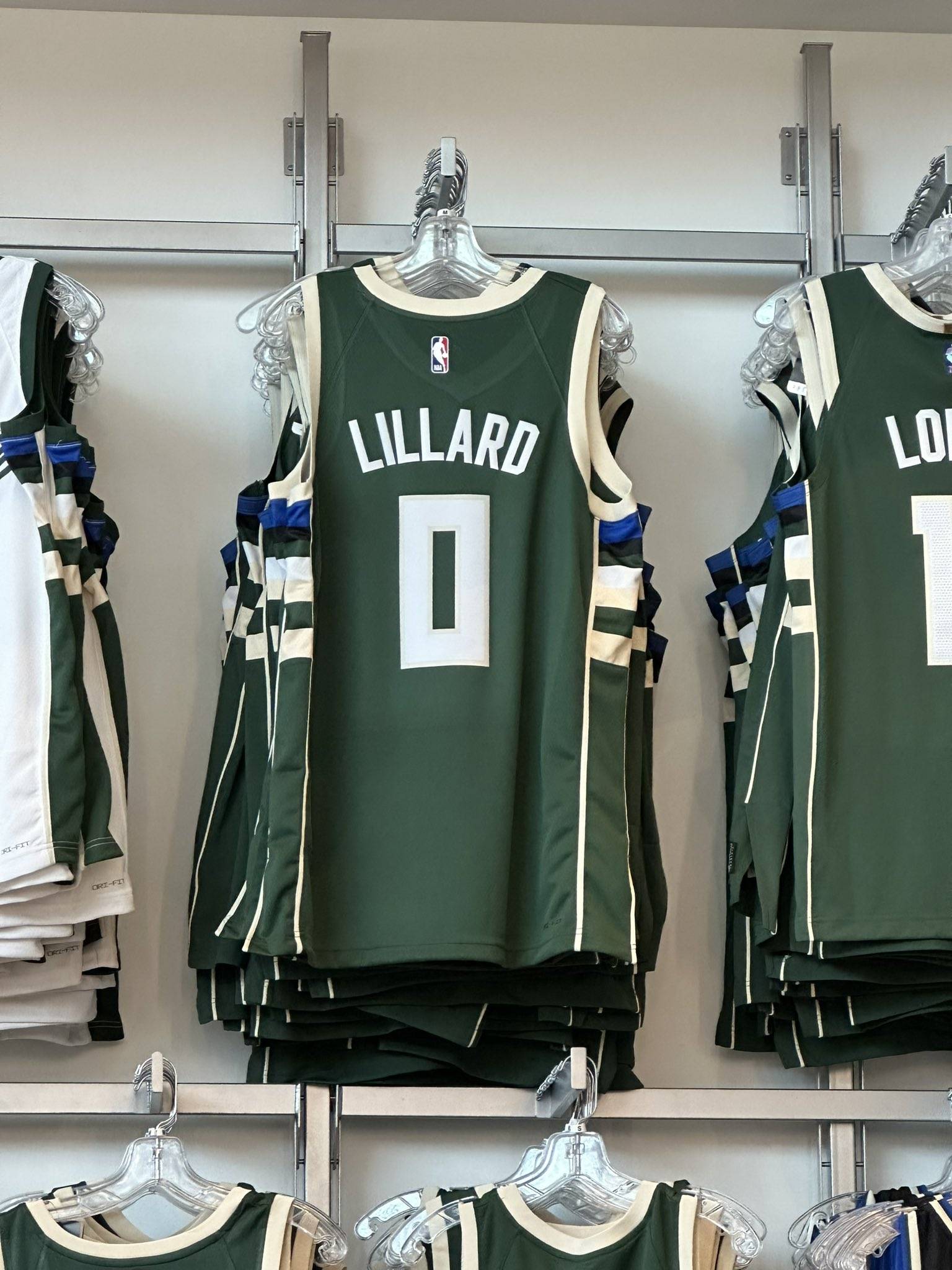 爱游戏官网-今晚密尔沃基雄鹿更衣室发声——葡超节点到来；话题不断；身体对抗强度拉满的简单介绍