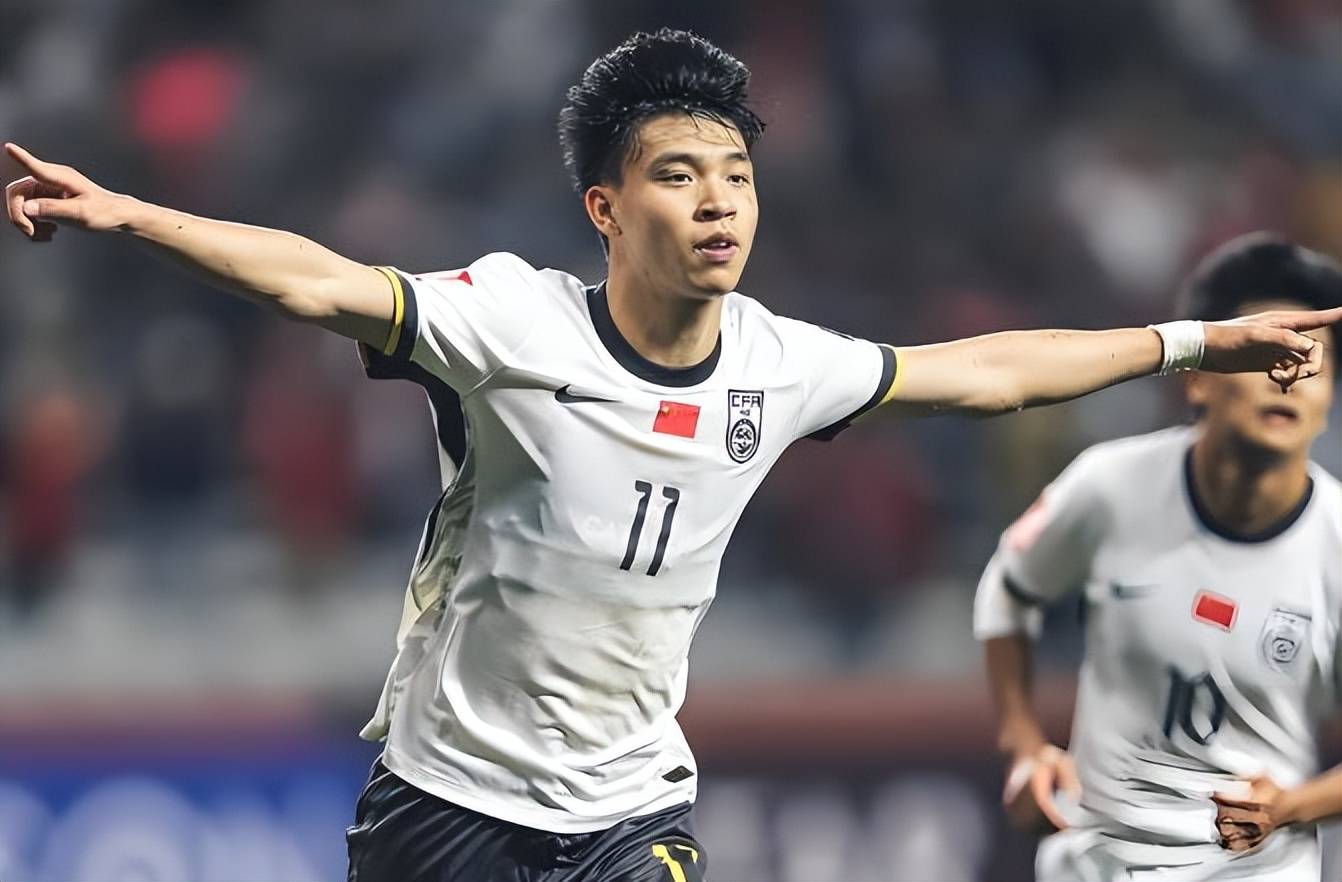 爱游戏体育-赛前曼城备战中超，战术微调细节曝光，媒体盛赞，训练强度明显提升的简单介绍