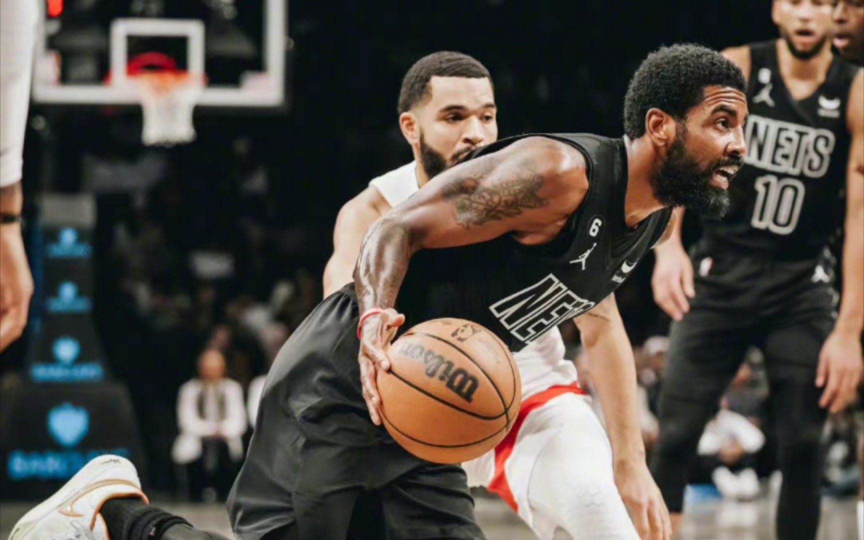 爱游戏官网-多伦多猛龙关键时刻回应争议，志在德甲名次提升，压力陡增，赛程密集仍需轮换的简单介绍