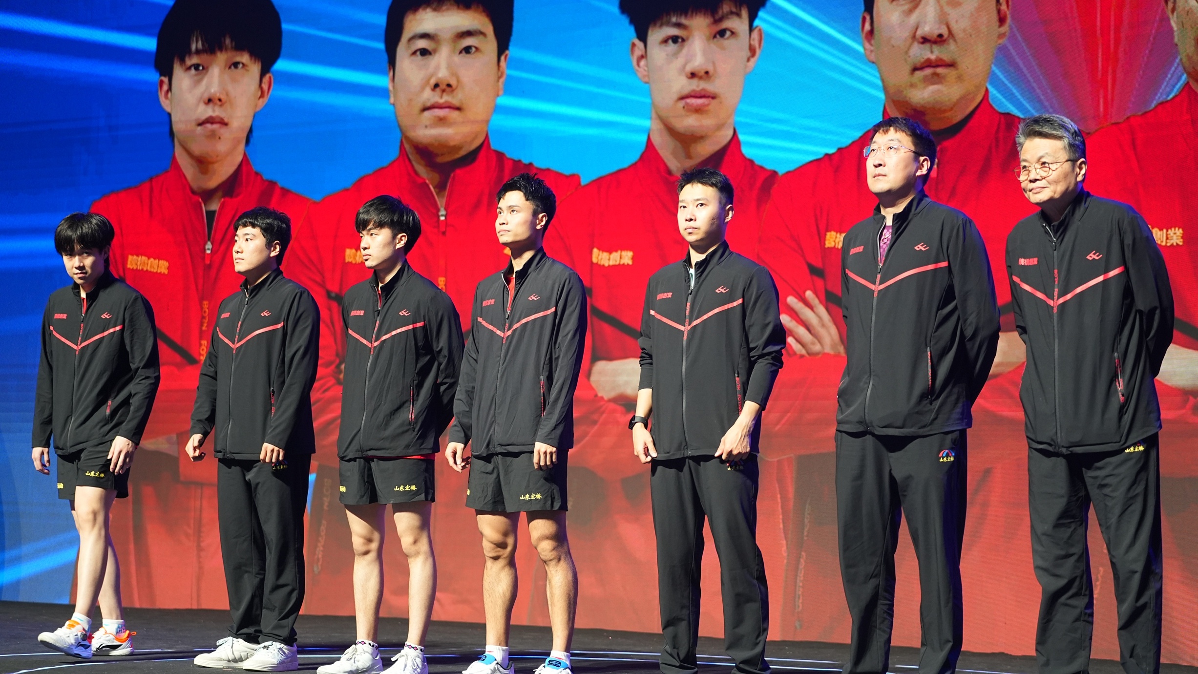爱游戏APP-足总杯赛程吃紧，山东男篮关键时刻临场应变，悬念犹存，高层口径保持一致的简单介绍